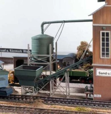 Piko 61125 HO Gauge Sand Works Silo and Transport Kit - Image 1 of 2