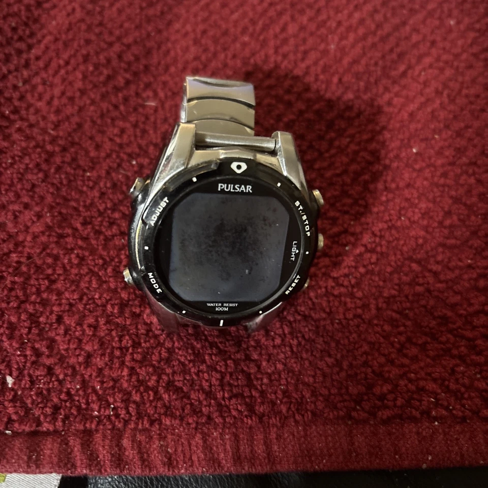 Pulsar PQ2011 Reloj Digital Acero Inoxidable Negro Poliuretano Banda Precio de Venta sugerido por el fabricante $185 Foto 1 de 2