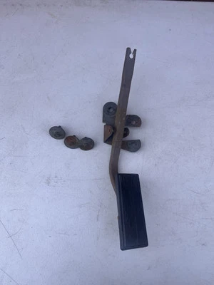 1980-1991 Ford Truck Bronco F150 F250 F350 Gas Pedal Throttle Assembly w/Bracket - Image 1 of 4