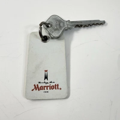 Винтажный брелок для номера отеля Marriott Inn 126 Clarksville Indiana - Изображение 1 из 4