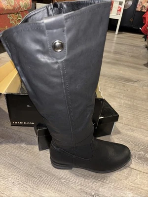 Botas Anchas Torrid Para Mujer Talla 9 Zapatos Negras Gamuza Hasta la Rodilla Anchas Pantorrilla Moda Foto 1 de 4