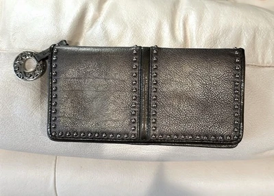 Cartera organizadora BRIGHTON Bastante Resistente Andie Peltre Cuero Metálico Tachonado Foto 1 de 4