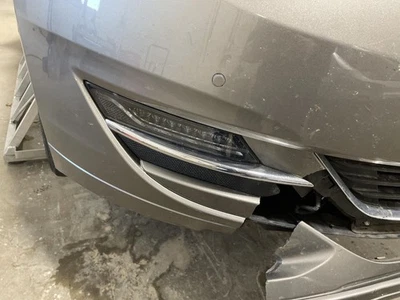 Luz de conducción usada se adapta a: Lincoln MKZ 2016 conducción antiniebla con grado de iluminación de firma Foto 1 de 4