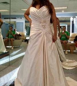 New Alfred Angelo Wedding Dress - Picture 1 of 5