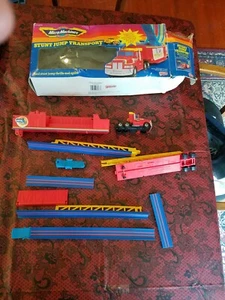 Micro máquinas Galoob 1990 vintage transporte de salto de acrobacias con caja 6487 - Imagen 1 de 5