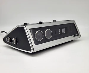 Vintage Panasonic RC-7589 Flip Clock AM FM Radio - Picture 1 of 18