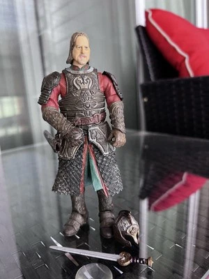 TOY BIZ 2002 SEÑOR DE LOS ANILLOS LAS DOS TORRES REY TEODEN EN ARMADURA FIGURA  Foto 1 de 4