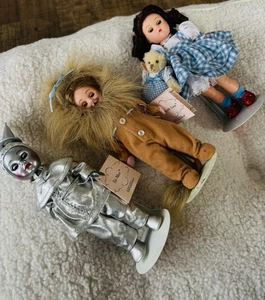 (3) Muñecas Madame Alexander Mago de Oz Tinman León Dorothy Toto 8" con soportes - Imagen 1 de 3