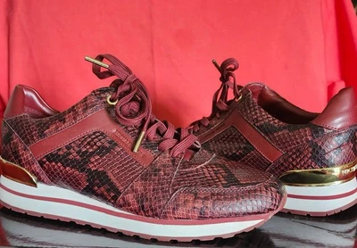 Zapatillas con cordones Michael Kors rojas con estampado de serpiente Foto 1 de 4