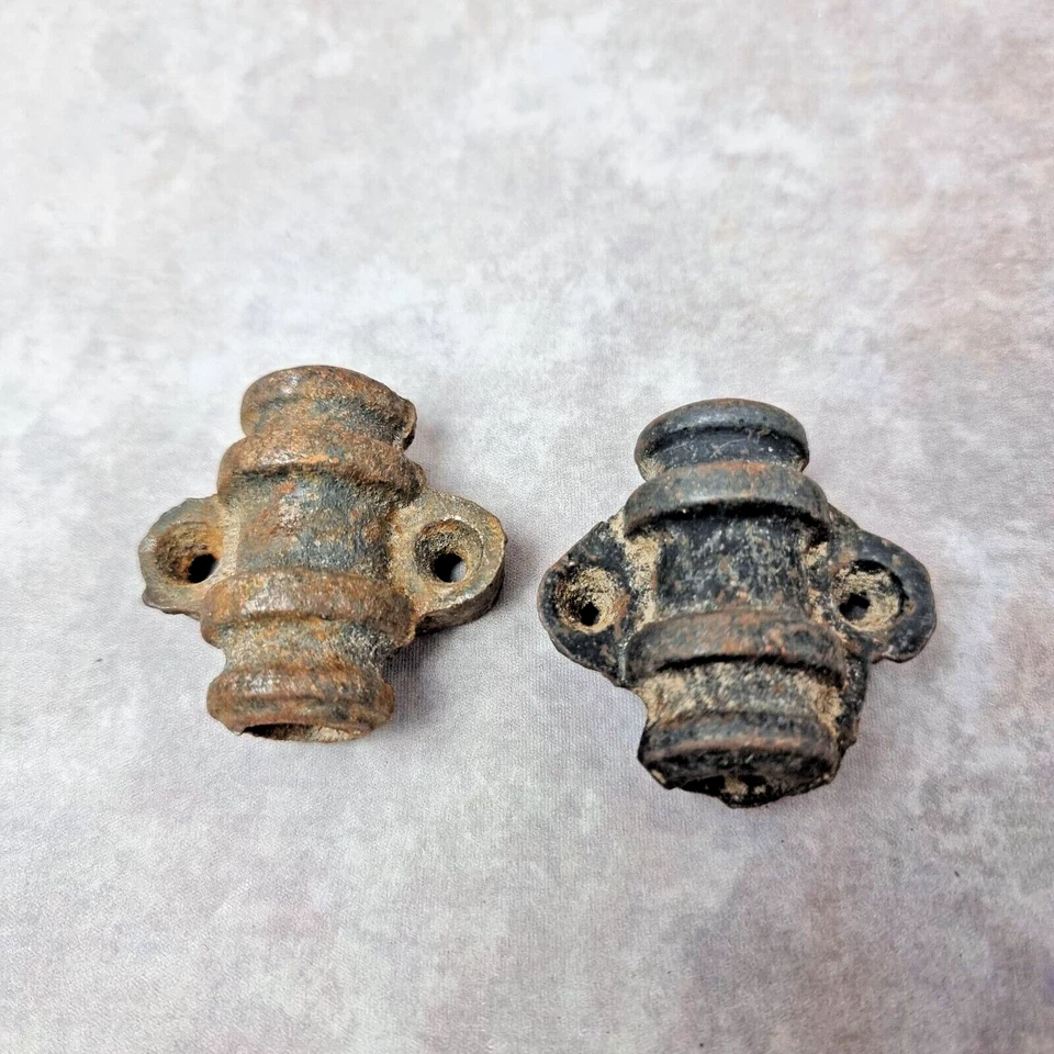 Accessoire Paire de crémones en fonte ancienne - Photo 1/4