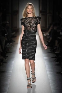 TOP IN PIZZO BALMAIN PRIMAVERA 2009 INDOSSATO DA ANNA SELEZNEVA FR40 - Foto 1 di 6