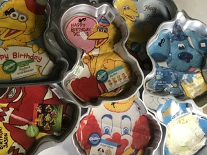 8 sartenes para pasteles Wilton de colección Big Bird Cookie Monster Power Rangers Blues Clues Bar - Imagen 1 de 18