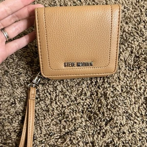 Steve Madden Pebble Vegan Zip Bifold Wristlet Billfold Card Holder - Picture 1 of 10