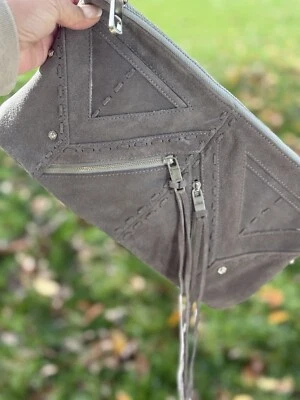 Fabuloso Bolso sin asas Rebecca Minkoff gris gamuza cremallera sobre Foto 1 de 4