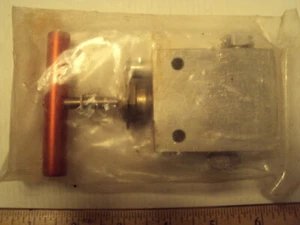 HIP 30-11HF4 High Pressure Valve two way straight 30K psi for 1/4 hi press tubin - Picture 1 of 3