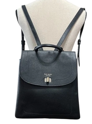 Mochila Kate Spade Essential Mediana de Cuero Negra Usada en Excelente Condición Foto 1 de 4