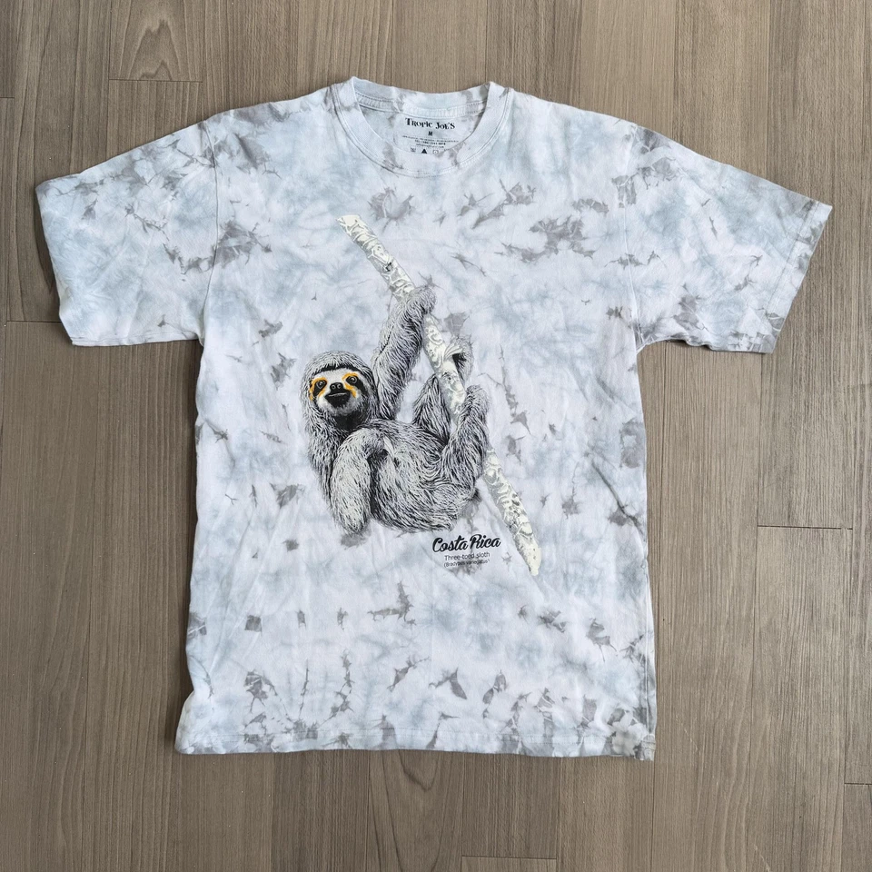 Camisa Tropic Joe's Para Hombres Mediana Tie Dye Tres Dedos Perezoso Costa Rica Gráfico Camiseta Foto 1 de 4
