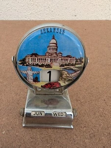Vintage Perpetual Calendar Arkansas State Capitol Razorback 3” Metal Functional - Imagen 1 de 7