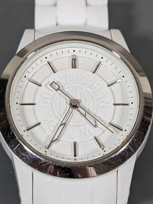 Reloj pulsera DKNY para mujer esfera blanca caja redonda acrílico eslabones Foto 1 de 4