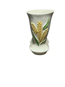 Vintage Shawnee Pottery Vase 7 Inches Tall. CB9 - Picture 1 of 4