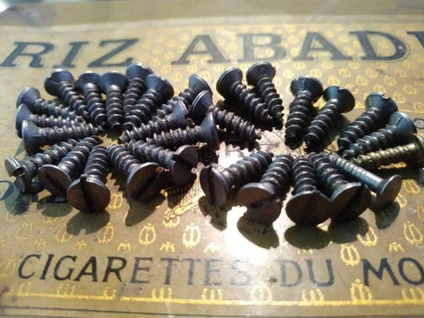 DOOR PLATES 60pc OLD SMALL IRON WOOD SCREWS SLOTTED FLAT HEAD ANTIQUE SCREWS Cover