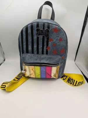 Mochila metálica Hot Topic DC Comics Harley Quinn Birds of Prey Bruce Bone  Foto 1 de 4