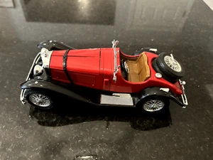 Burago-Made In Italy- 1928 Red Mercedes-Benz Roaster ~ Red 1:18 Die Cast - Picture 1 of 10