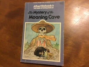 MYSTERY OF MOANING CAVE #10 Alfred Hitchcock Three Investigators Vintage 1978 PB - Bild 1 von 9