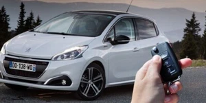 Duplicazione chiave Peugeout 208 a Varese, Milano e Provincia. - Foto 1 di 2