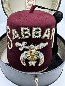 RARO SOMBRERO SABBAR CON JOYAS MASONIC FEZ MAROON COLR - HECHO A MANO DE COLECCIÓN SHRINER CON ESTUCHE - Imagen 1 de 8