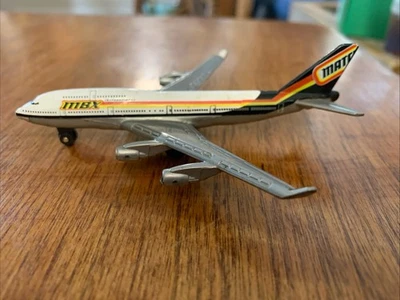 2006 MATCHBOX SKY BUSTERS BOEING 747-400 WHITE 4 1/4" JET AIRPLANE - Image 1 of 4