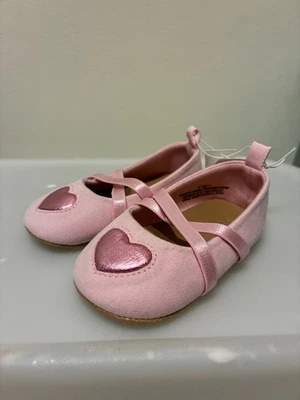 全新带标签 Old Navy 女宝宝粉色心形芭蕾平底鞋 - 6-12 个月 — 第 1/4 张图片