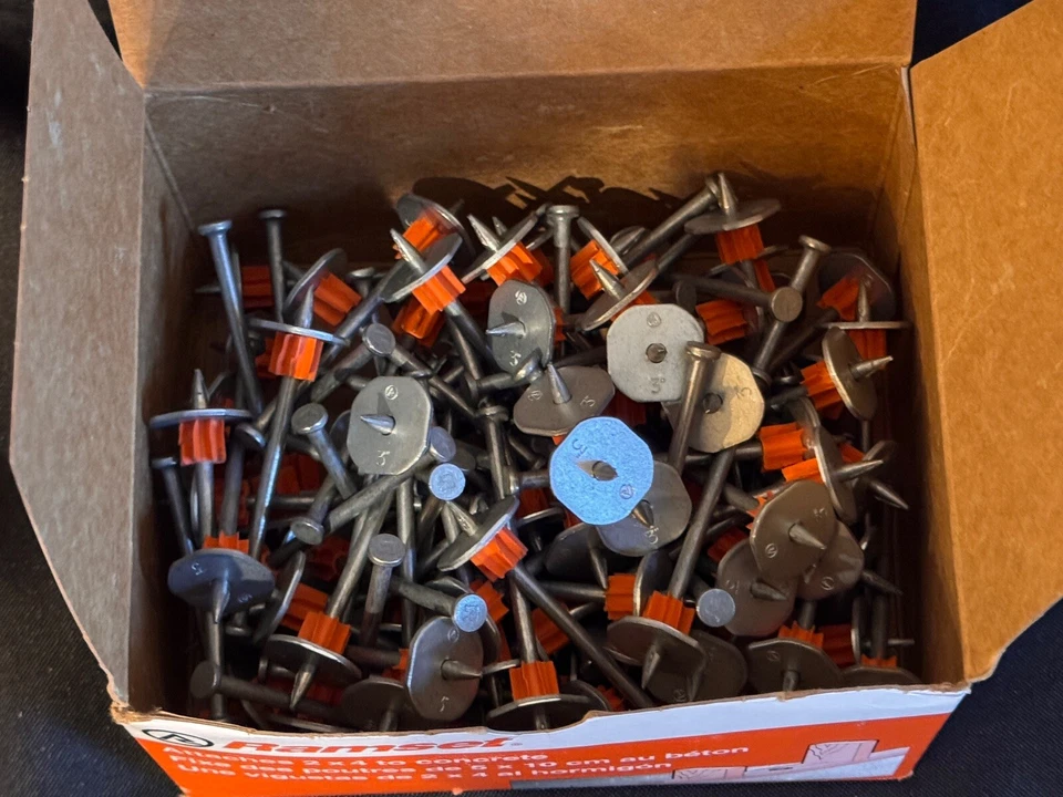 Sujetadores en polvo de baja velocidad para uñas Ramset de 3" (caja de 100) Foto 1 de 4