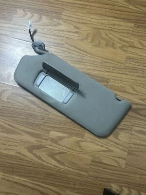 Toyota Sienna 2011-2014 OEM conductor delantero lado izquierdo parasol visor  Foto 1 de 4