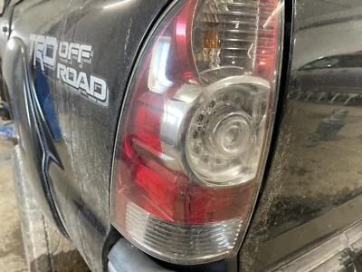 Conjunto de luz trasera izquierda usada se adapta a: Toyota Tacoma 2015 con LED izquierda grado A Foto 1 de 4