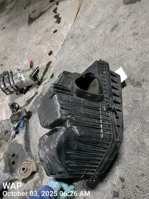 AIR CLEANER BOX 314747841 2015-2017 VOLVO XC60 — 第 1/4 张图片