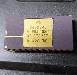Rare MOTOROLA 8125A Purple Ceramic Gold IBM 24 Pin 1980 CPU Microprocessor - Picture 1 of 4