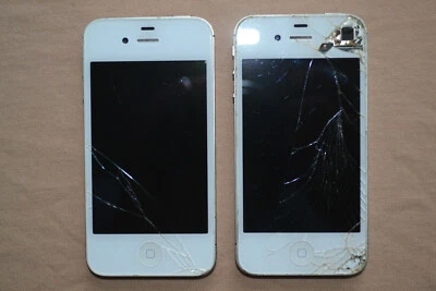 Apple iPhone 4s & 4 - 8GB - White Lot of 2 - Image 1 of 4