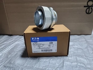 Eaton Crouse Hinds LT200 2" Straight Male Connector Without Throat Bushing - Imagen 1 de 2