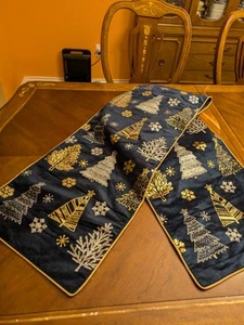 Haus & Garten Tischläufer Herzstück 14"x70" blau gold verziert - Bild 1 von 8