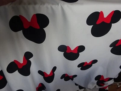 Disney Minnie Mouse Silueta Negra con Lazo Rojo Poliéster Cortina de Ducha 71" Foto 1 de 4