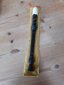 Vintage Dolmetsch descant recorder in drawstring bag - Picture 1 of 5