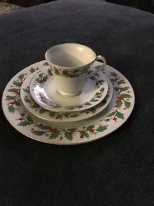 4 pc set CHINA PEARL NOEL  Christmas Fine China Holly & Berries - Picture 1 of 13