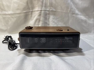 Panasonic Flip Clock Sveglia Modello RC-6030 Radio AM-FM Vintage Made in Japan - Foto 1 di 8