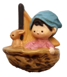 IMÁN Hallmark Vintage PIXIE ELF & BUNNY en concha de nogal velero años 70 raro - Imagen 1 de 4