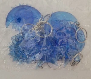 Sacchetto di 12 portachiavi celesti in plastica blu luna o sole - Foto 1 di 3