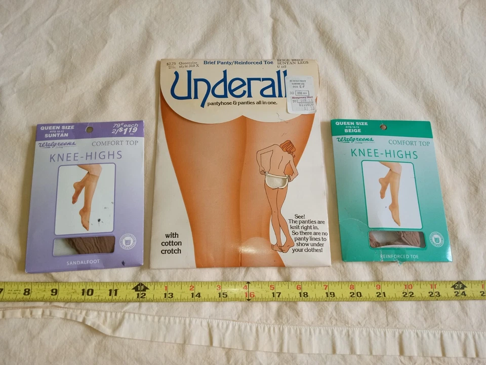 Pantimedias de colección 1983 Montgomery Ward piernas bronceadas talla reina y rodilla Foto 1 de 4