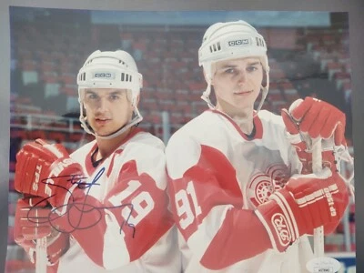 Steve Yzerman and Federov 8x10 photo signed by Yzerman JSA Cert - Image 1 of 2