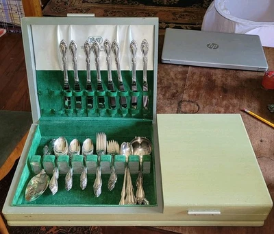 71 Pieces Vintage ROGERS/ ONEIDA Silverplate OLD SOUTH II Flatware Service For 8 - Image 1 of 4