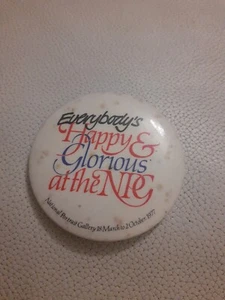 National Portrait Gallery 1977 Vintage badge - Picture 1 of 4